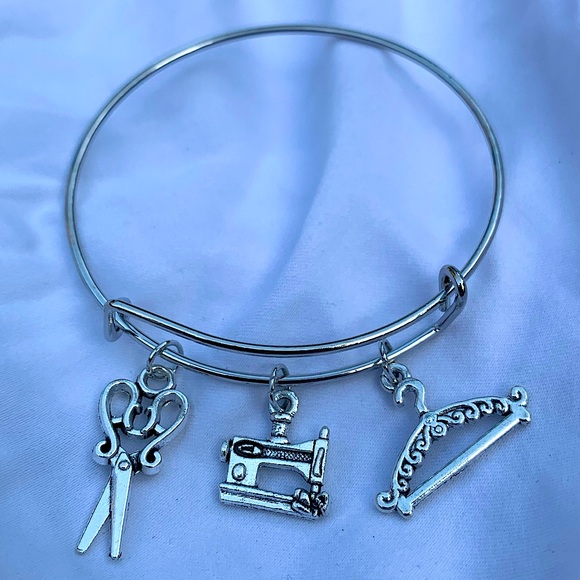 Brand New! Handmade! Adjustable Charm Bangle Bracelet! - Picture 1 of 4